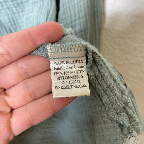 New In Boutique WOMEN FRAYED HEM DETAIL SOLID WOVEN SHIRT TOP IN SEA BLUE large - Picture 6 of 8